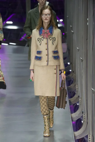 Look 90